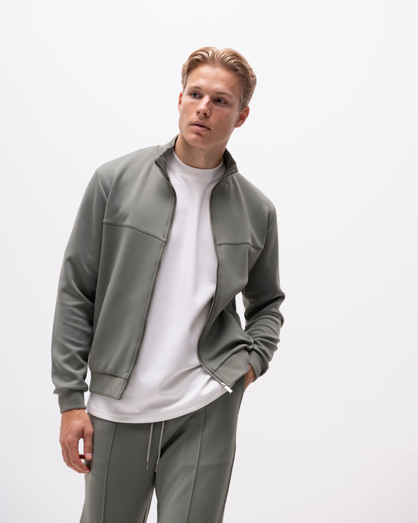 AKINO TRACK JACKET