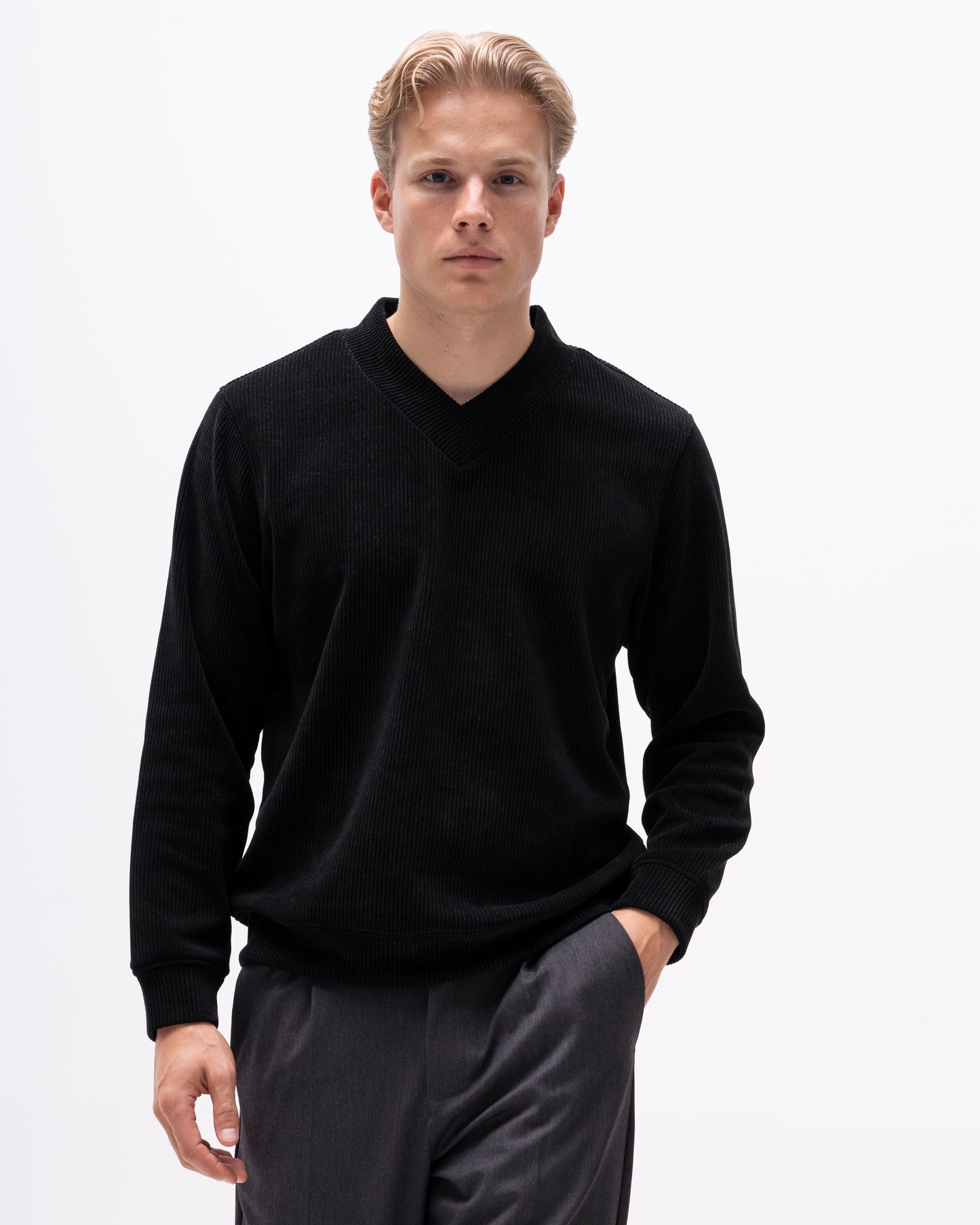 NATHAN V-NECK SWEAT
