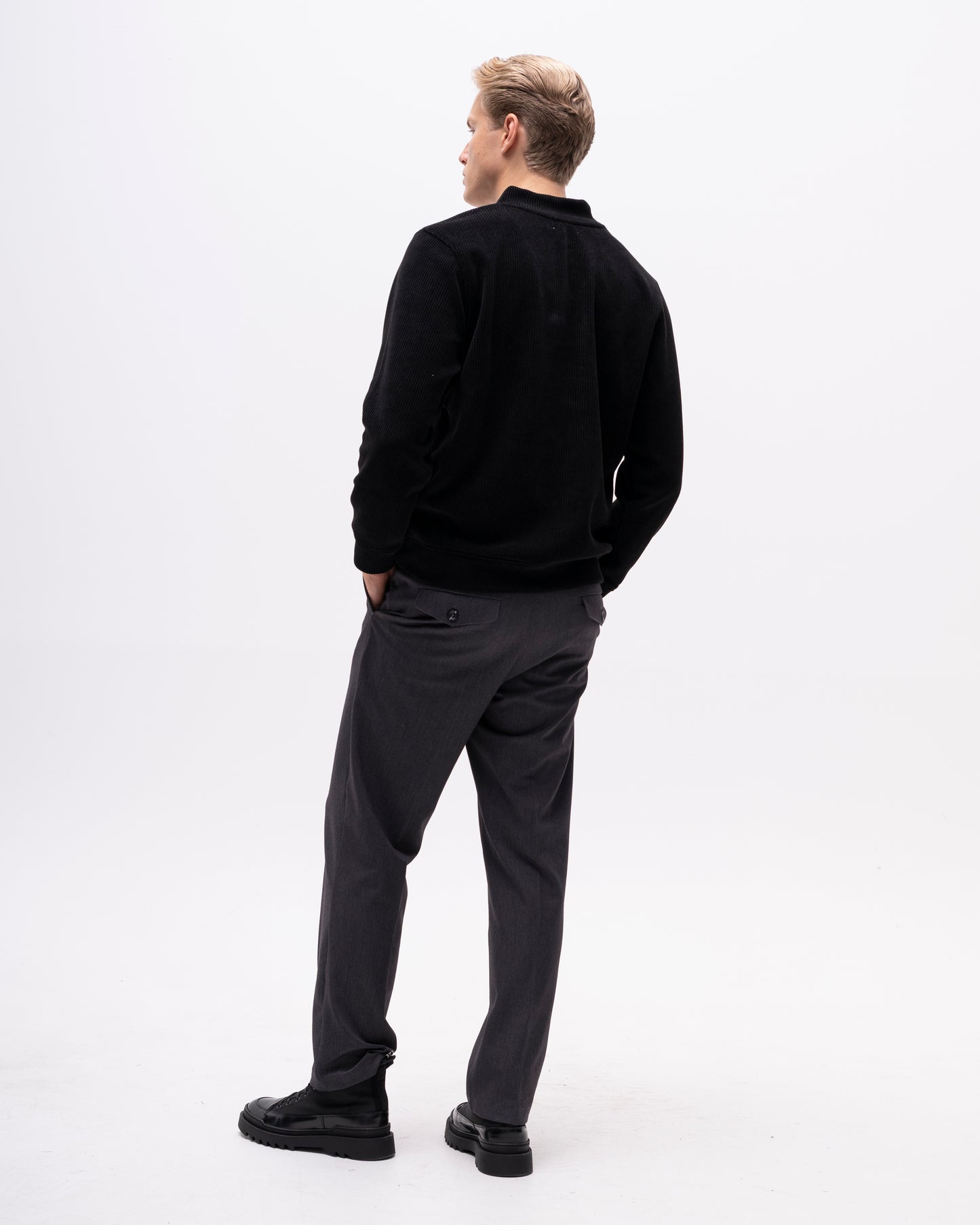 NATHAN V-NECK SWEAT