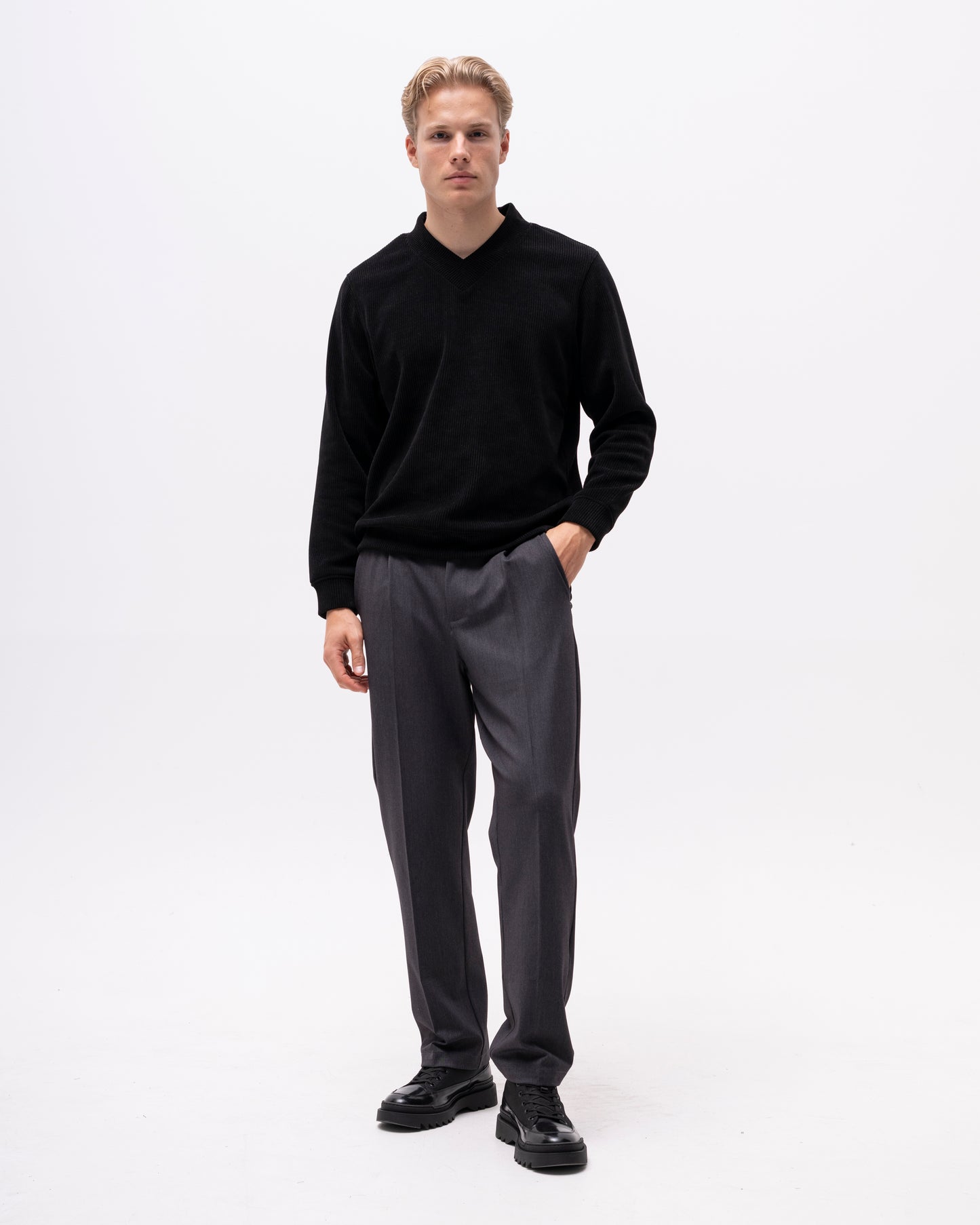 NATHAN V-NECK SWEAT