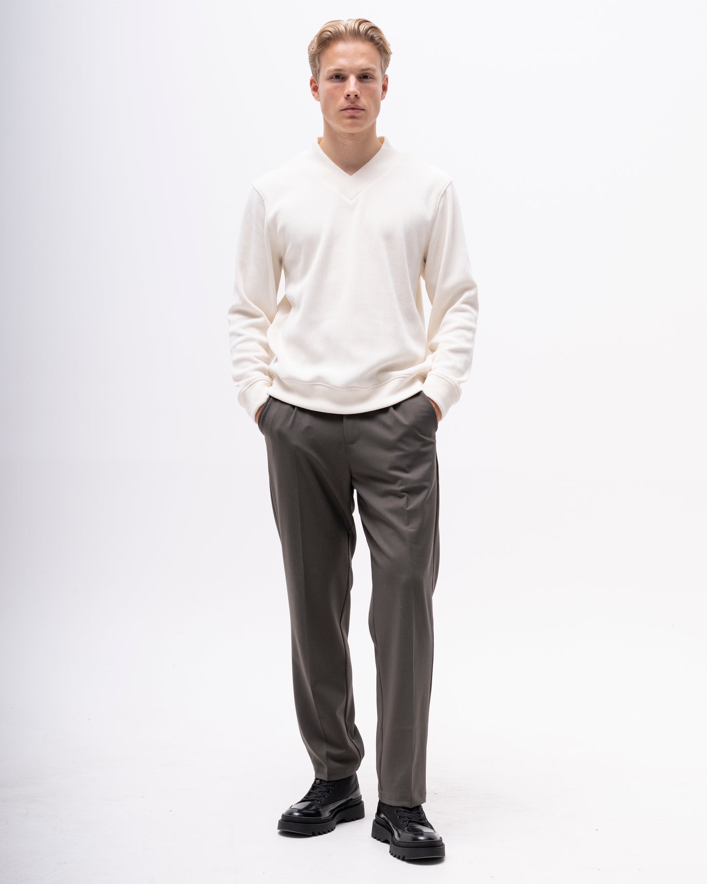 NATHAN V-NECK SWEAT