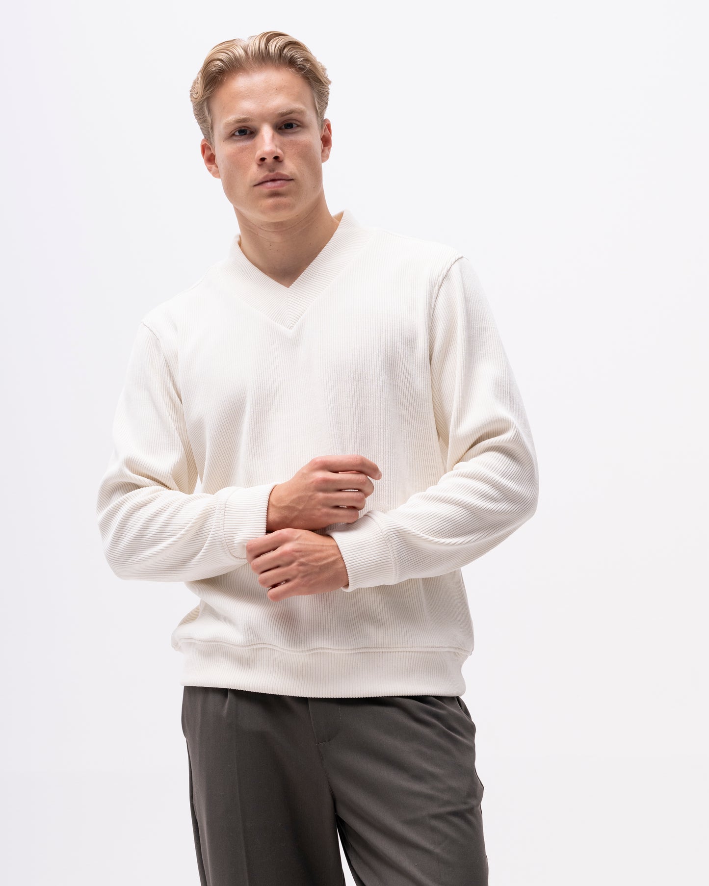 NATHAN V-NECK SWEAT