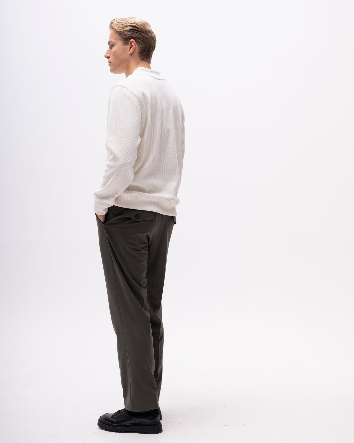 NATHAN V-NECK SWEAT